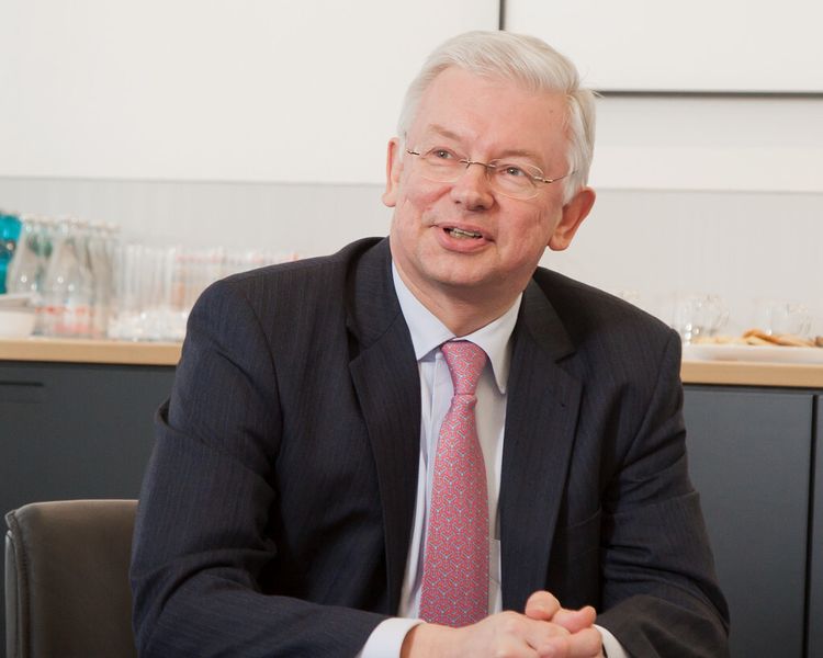 Das Outsourcing von Dienstleistungen ist im Trend: „In anderen Ländern der Welt beginnt man sich mit dieser Frage gerade erst zu beschäftigen“,  erklärte Bilfinger Vorstandsvorsitzende Roland Koch in einem Interview mit der PROCESS-Schwestermarke MM. (Bild: Bilfinger)