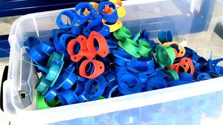 Examples of the types of thermoplastic components made from PP, PA or other plastics for which the compact APSX-PIM V3 injection moulding machine can be used in prototyping or small-series production ... (Source: APSX)