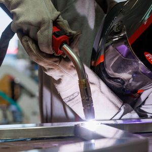 Fronius agiert unter dem Motto „Alles aus einer Hand“, was Schweißtechnik anbelangt. Das Angebotsspektrum reicht vom Schweißsystem bis zu Absaugung und Schutzausrüstung.(Bild:  Fronius)