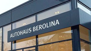 Das Autohaus Berolina ist einer von weltweit fünf Händlern, die von Seat in Spanien geehrt wurden. (Berolina)