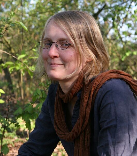 Die Biogeographin Sabrina Backhaus untersucht auf den Bayreuther Versuchsflächen die extreme Dürreperiode 2011. (Bild: Sabrina Backhaus/Universität Bayreuth)