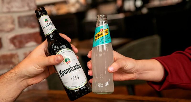 Der Gesamtausstoß der Krombacher Gruppe lag im Geschäftsjahr 2025 bei 7,553 Mio. Hektolitern (-0,2 %). (Bild: Krombacher)