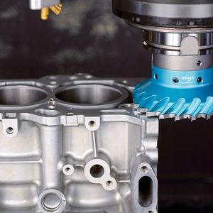 Dank der hohen Werkzeugsteifigkeit des «MX Diamond» können sowohl Schlicht- als auch Schruppschnitte mit derselben Schneide ausgeführt werden.(Bild:  Urma AG)