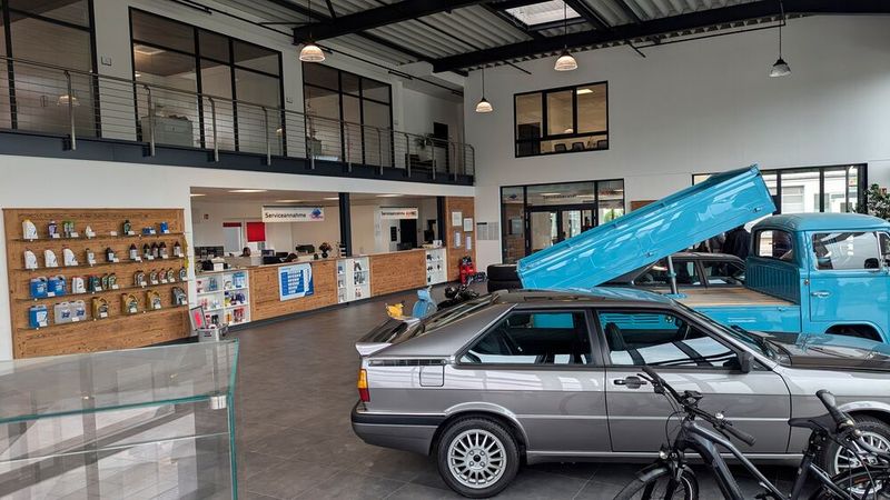 Und schon hier erkennt König Kunde, dass man bei Ruhfass auch ein Herz für etwas ältere Fahrzeuge hat. (Bild: VCG – Dominsky)