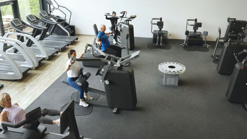 In Fitnessstudios setzen Nutzer die Q+ Geräte von milon für gezieltes Krafttraining ein.  (Bild: Stöber)