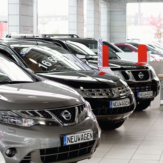 Weil die Käufer erst die Entscheidung über eine Kaufprämie abwarten, steht der Abverkauf von Neufahrzeugen.(Bild:  Meinauto.de)