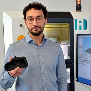 Sebastian Kallenberg, project engineer at Naddcon, made use of Siemens NX to produce an optimised component.(Source:  Guido Radig)