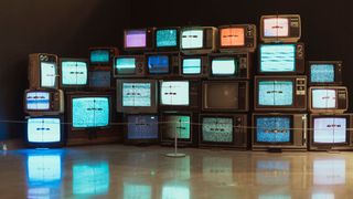 Glotz-Klotz: Manfred von Ardenne hatte 1931 den ersten vollelektronischen Fernseher entwickelt. Heute hat die damals verwendete Bildröhrentechnik längst ausgedient. Seit rund 20 Jahren herrschen Flachfernseher vor, die heute zum Beispiel OLED- oder LED-Mattscheiben verwenden. (Bild: gemeinfrei)