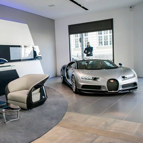 Auf rund 200 Quadratmetern zeigt Bugatti künftig in München einen Mix aus Auto und Mode.(Foto:  Bugatti)