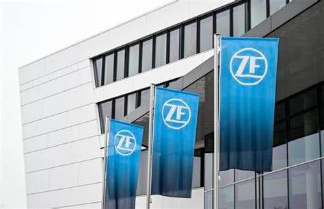 Damit sich der Automobilzulieferer ZF aus dem Krisenfeld manövrieren kann, wurde jetzt entschieden, für einige Monate die Arbeitszeiten zu verkürzen ...(Bild:  ZF)