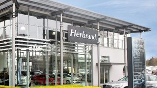 Den Standort in Krefeld übernahm die Herbrand-Gruppe 2016 von der Daimler AG. (MICHAEL THEYSSEN)