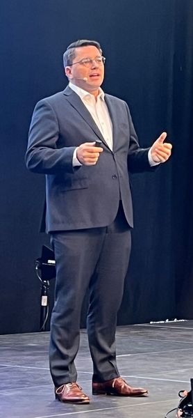 Carlo Dannies, Vorstitzender des IAMCP German Chapter e.V. bei der Eröffnung der Veranstaltung (Bild: Vogel IT-Medien)