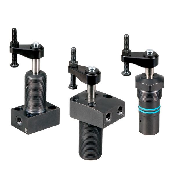 Drei Varianten von zahlreichen Möglichkeiten! Den neuen, doppeltwirkenden Kompaktschwenkspanner mit robuster Schwenkmechanik. Diesen kann der Anwender nach seinen spezifischen Anforderungen selber konfigurieren. Zu sehen auf der AMB 2024. (Bild: Roemheld)