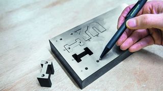 Das Meusburger-Portal bietet eine praktische Option zur Individualisierung von Erodierblöcken: Kunden können Startlöcher direkt anbringen lassen. (Bild: Meusburger)