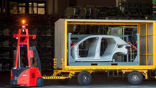 Im Seat-Werk im spanischen Mortell bewegen sich bereits acht Transportroboter autonom durch den Außenbereich des Werksgeländes. (Bild: Asti Mobile Robotics)