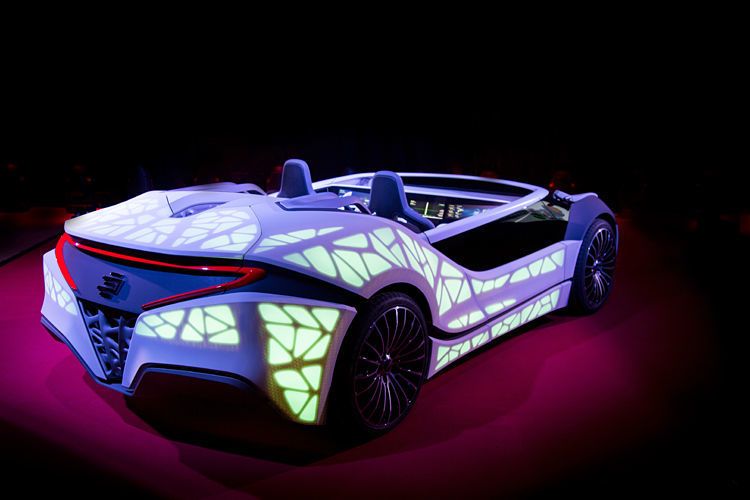 Die Karosserie des Roadsters setzt auf eine bionisch inspirierte Skelettstruktur, die mit einer Außenhaut aus Stoff bespannt ist und generativ gefertigt ist. (Foto: EDAG)