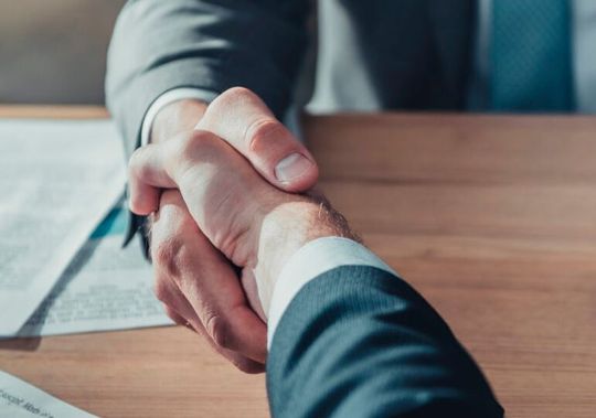 So wie es momentan aussieht, nähern sich die weltweit größten Volkswirtschaften China und USA wieder einander an, nachdem der Zollstreit eskaliert ist. In der neutralen Schweiz wurde am Wochenende vielleicht Entspannungsgeschichte geschrieben, von der die Welt profitiert ... (Bild:  Gemorstir)