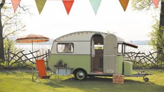 Gegen klassische Caravans spricht nichts – nur die Reifen sollten bitte neueren Datums sein. (Bild: ©Maya - stock.adobe.com)