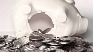 Wählt man den falschen Lieferanten, können ungeplante Mehrkosten beispielsweise für Transport und Steuerung den günstigen Einkauf finanziell umkehren. (gemeinfrei (Kevin Schneider, pixabay))