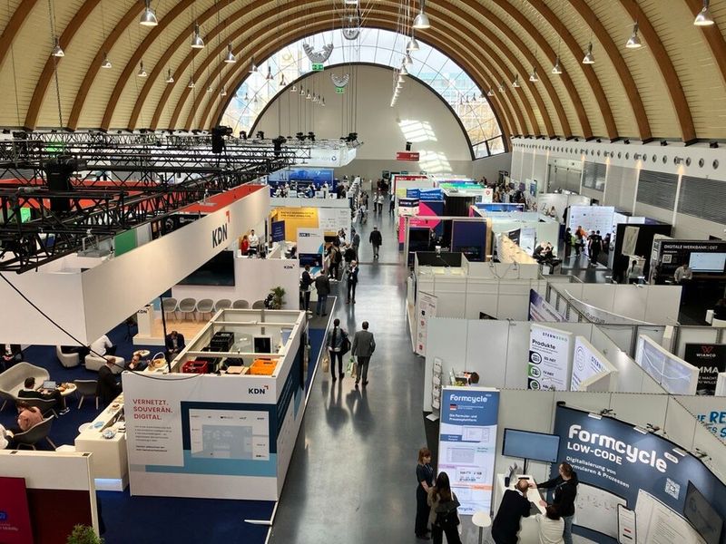 Außerdem präsentierten insgesamt 124 Aussteller ihre Lösungen für die digitale und smarte Kommune. (Bild: © Serina Sonsalla)