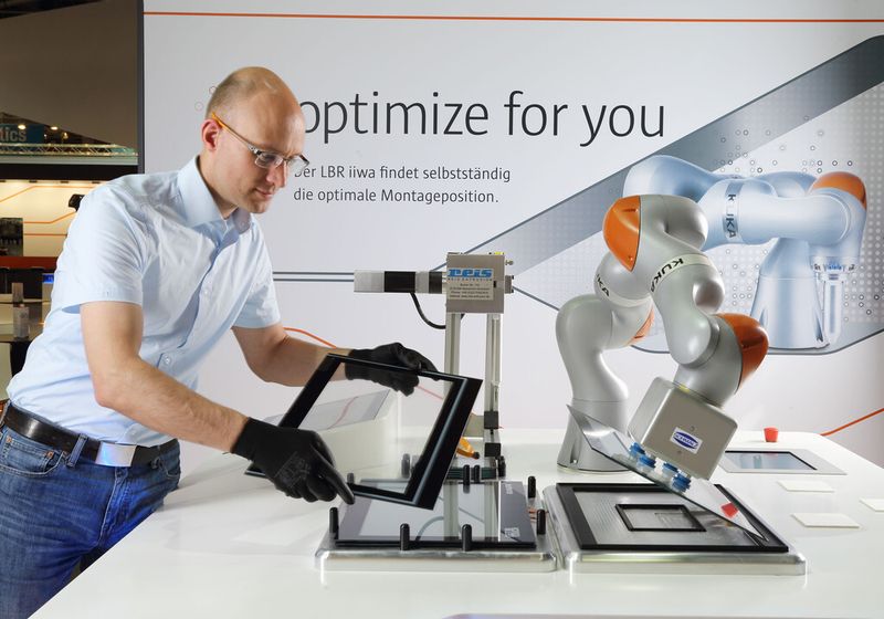 Kuka zeigt auf der Sindex seinen ersten sensitiven, industrietauglichen Leichtbauroboter. (Bild: Kuka)