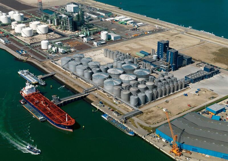 Bunge’s Rotterdam refinery plant is located next to Neste’s existing biorefinery and it consists of a pre-treatment facility, tank farm, jetties and has a pipeline connection to Neste’s site. (Neste )