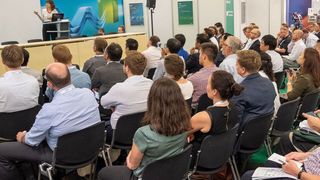 Automotive, Bauteile, Ansteuerung, Packaging und eine anwenderorientierte Konferenz prägten die Messe. (Mesago / Thomas Geiger)