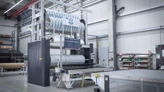 Für den Luxus-Reisemobilhersteller Morelo hat Südstahl eine hochmoderne Coil-Paternoster- und Schneideanlage entwickelt – für eine effiziente Materialverwaltung und präzise Schnitte. (Bild: Südstahl/Werbefotografie Weiss)