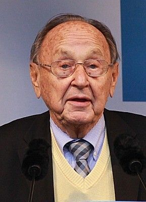 Hans-Dietrich Genscher: Ehrensenator im Senat der Wirtschaft (Bild: Gge)