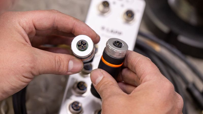 Lapp ist auf Verbindungslösungen für die Industrie spezialisiert – von komplexen kundenspezifischen Lösungen bis hin zu mehr als 40.000 Katalogprodukten und Rundsteckverbindern wie diesen. (Bild:  Lapp)