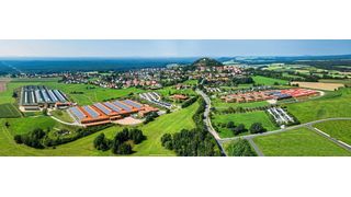 In Parkstein in der Oberpfalz schlägt das Herz des inhabergeführten Familienunternehmens Witron. Weltweit arbeiten über 3500 Mitarbeiter für den Intralogistikexperten (Stand: Ende 2018). (Witron)