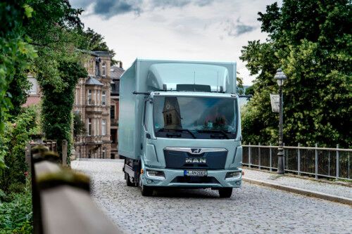 Zur IAA 2024 stellt MAN Truck & Bus den neuen MAN eTGL vor. Der elektrisch betriebene 12-Tonner rundet das MAN Elektro-Lkw-Portfolio um den leichten Verteilerverkehr ab.  (Bild: MAN)