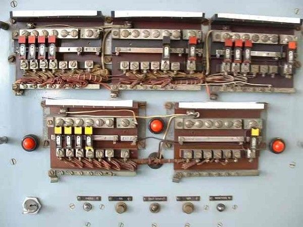 Sicherungshalterungen des WITCH während der Restaurierungsarbeiten 2010 (Bild: TNMOC)