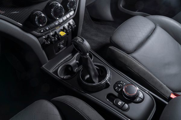 Der MINI Cooper S E Countryman ALL4 ist der erste Mini, bei dem ein Plug-in-Hybrid-Antrieb die Möglichkeit zu rein elektrischer und damit lokal emissionsfreier Mobilität eröffnet. (Mini)