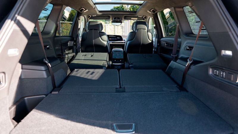 Auch für Gepäck ist viel Raum vorhanden. (Bild: Cadillac)