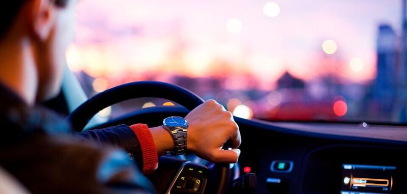 Sprache als Schnittstelle zwischen Auto und Fahrer: Um Sprache sicher zu erkennen, müssen Störgeräusche eliminiert werden. Die Hersteller müssen auch Sprache als ein Erlebnis anbieten. Sprache als Schnittstelle zwischen Auto und Fahrer: Um Sprache sicher zu erkennen, müssen Störgeräusche eliminiert werden. Die Hersteller müssen auch Sprache als ein Erlebnis anbieten.