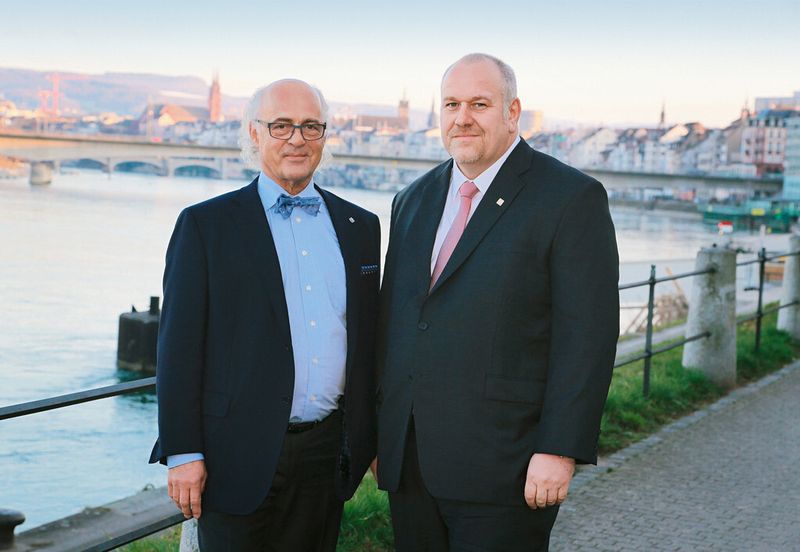 Bereit für die Stabsübergabe: Klaus Endress (links), CEO der Endress+Hauser Gruppe, mit Matthias Altendorf, der 2014 die Leitung der Firmengruppe übernimmt. (Bild: Endress+Hauser)