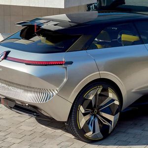 Für die eine weitere Reise kann der Renault Morphoz mit einem zusätzlichen 50-kWh-Paket ausgestattet werden. Dann soll eine Reichweite von rund 700 Kilometern möglich sein.(Bild:  Renault)