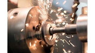 Laut einer Studie von Deloitte und BDI planen mehr als zwei Drittel der deutschen Industriebetriebe, ihre Fertigung zumindest teilweise ins Ausland zu verlagern. (Bild: Fotolia RAW - stock.adobe.com)