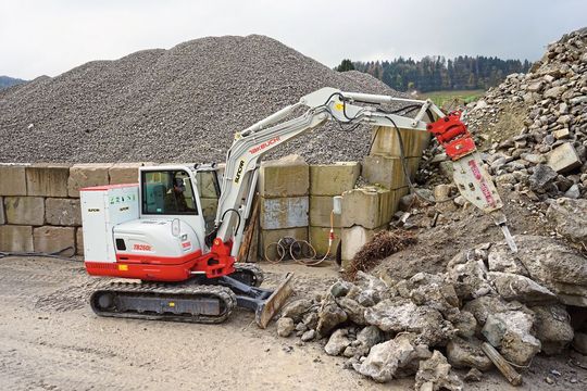 Pelleteuse TB260E de SUNCAR d'un poids de 6780 kg en service. Pelleteuse TB260E de SUNCAR d'un poids de 6780 kg en service.