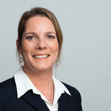 Sandra Balz, Leiterin von Kiwiko, macht klar, worum es bei der Fusion von Kiwiko und Comteam geht: „ Im ersten Jahr ging es vor allem darum, aus spezialisiertem Wissen ein Angebot zu machen, das ein Partner selbst verkaufen kann, kundengerecht und trotzdem skalierbar.“ (Bild: Helen Nicolai)