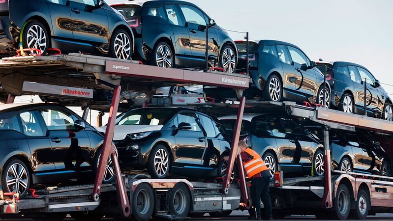 Der deutsche Automarkt schloss im Jahresvergleich um knapp ein Fünftel unter dem Niveau von 2019 ab. Der deutsche Automarkt schloss im Jahresvergleich um knapp ein Fünftel unter dem Niveau von 2019 ab.