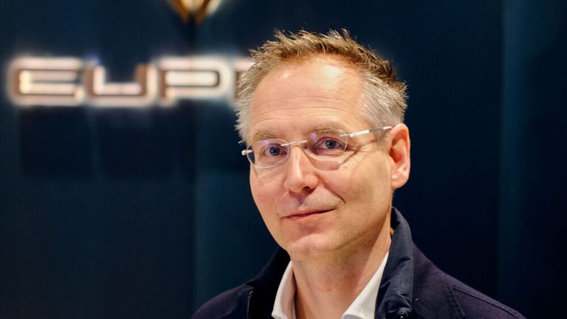 Christian Hackerott, Geschäftsführer der Autopark Hackerott GmbH, nahm für sein Hannoveraner Autohaus den „Excellence“-Award entgegen. (Bild: Seat Deutschland)