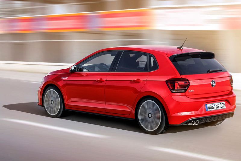 Das doppelflutige Auspuffende markiert das Heck des GTI. (VW)