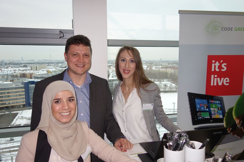 Das S&K Team stand für jegliche Fragen bereit (v. l) Naziha Allali, Carsten Lauterbach und Alessandra Gervasio. (Bild: IT-BUSINESS)