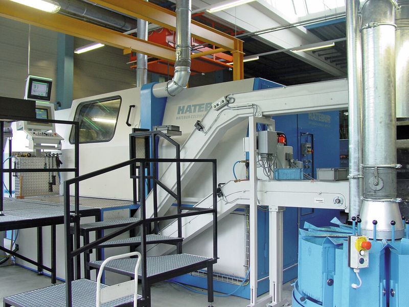 Bild 5: Bei Arnold Umformtechnik setzt man bei der Herstellung von Präzisionsbauteilen auf Mehrstufenpressen, wie die Hatebur Coldmatic AKP 4-6S, die eine Gesamtpresskraft von 2300 kN hat. (Bild: Arnold Umformtechnik)