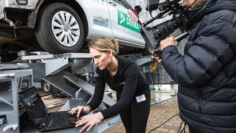 Ina Wolfrum konzentriert bei der Arbeit. (Bild: Stefan Bausewein)