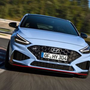 Mit dem i30 N startete Hyundai seine Performance-Ableger.(Bild:  Hyundai)
