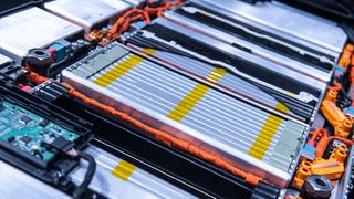Ab Februar 2027 benötigen alle neu in der EU auf den Markt gebrachten Traktionsbatterien, Batterien von Zweirädern und Industriebatterien über 2 kWh Kapazität einen digitalen Batteriepass. (Bild: Sergii - stock.adobe.com)