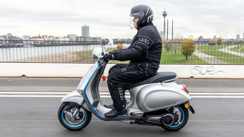 Auch Vespa mit der Elettrica ist am Markt vertreten. (Bild: Piaggio)
